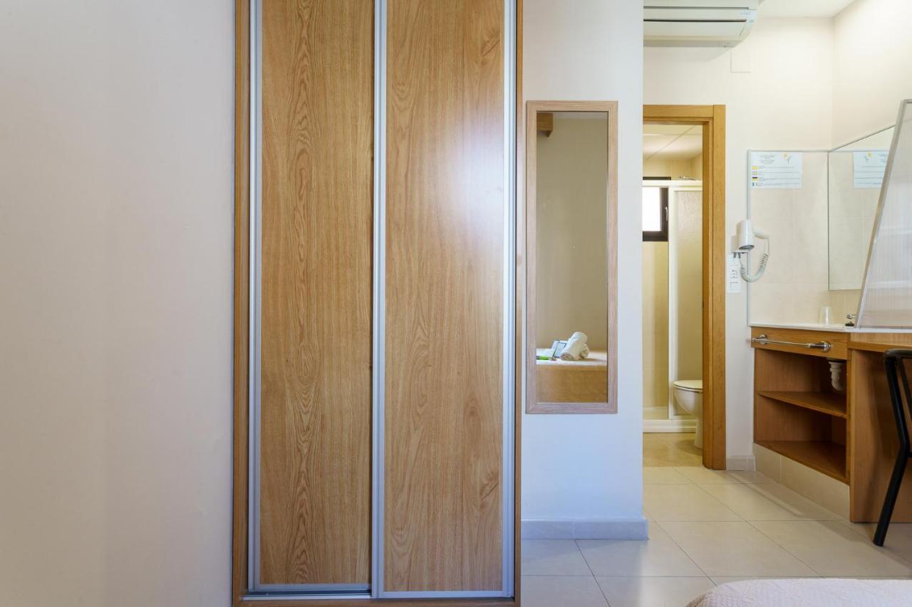 Hostal Costabella Powered By Faro Homes 丰希罗拉 外观 照片